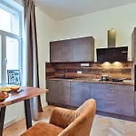 Luxus - Perfekt Fuer Familien & Gruppen - Zentrale Lage & Parkplatz Apartment