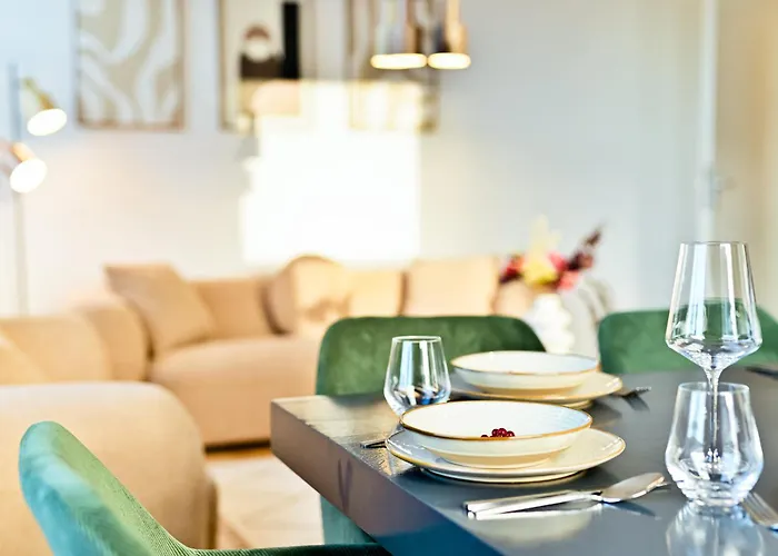 Luxus - Perfekt Fuer Familien & Gruppen - Zentrale Lage & Parkplatz Apartman *